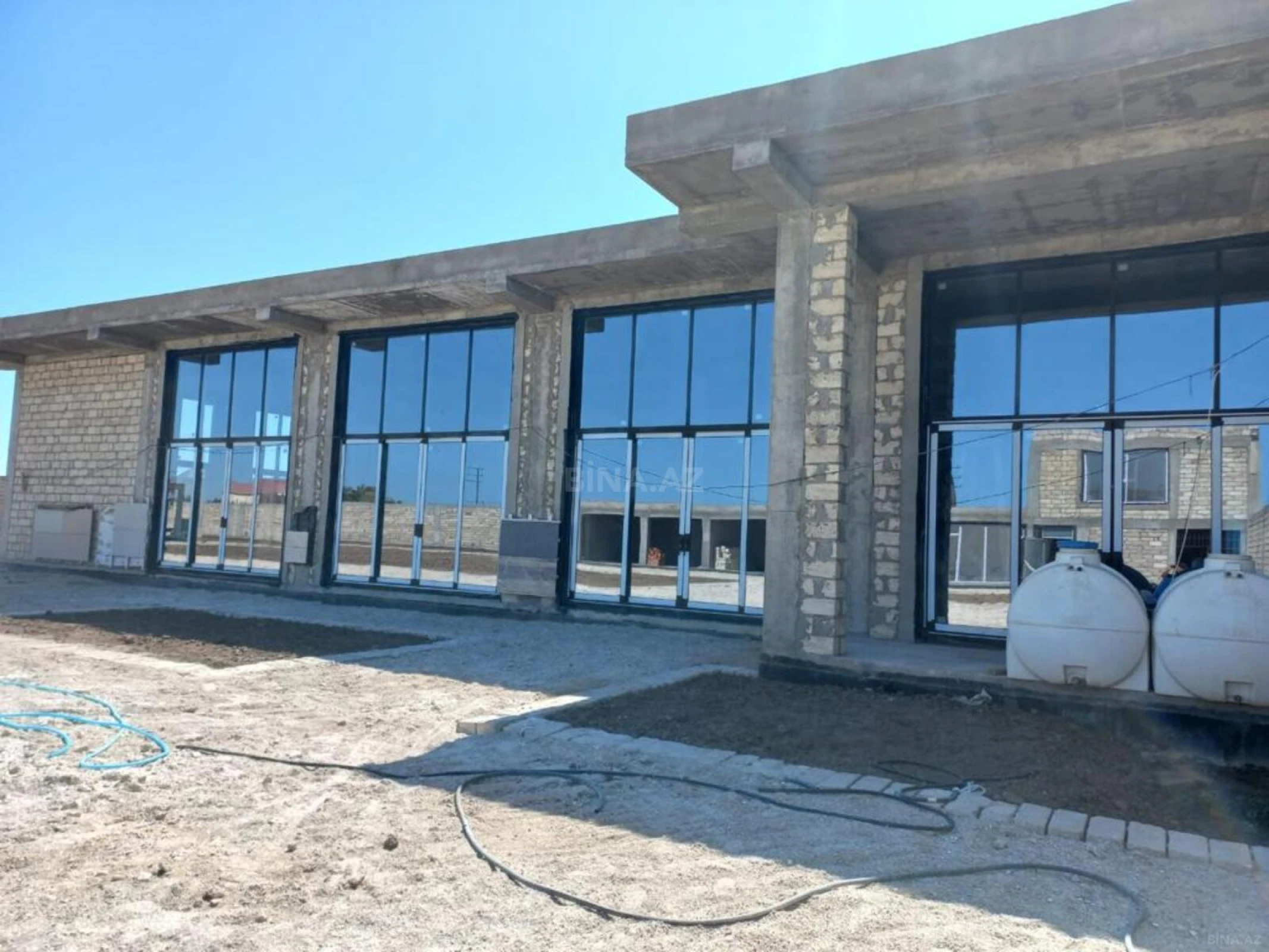 Satılır 10 otaqlı həyət evi 1200 m²