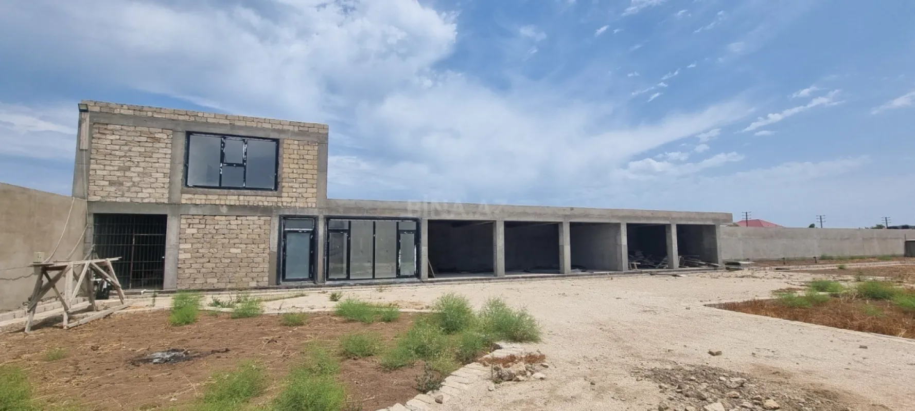 Satılır 10 otaqlı həyət evi 1200 m²