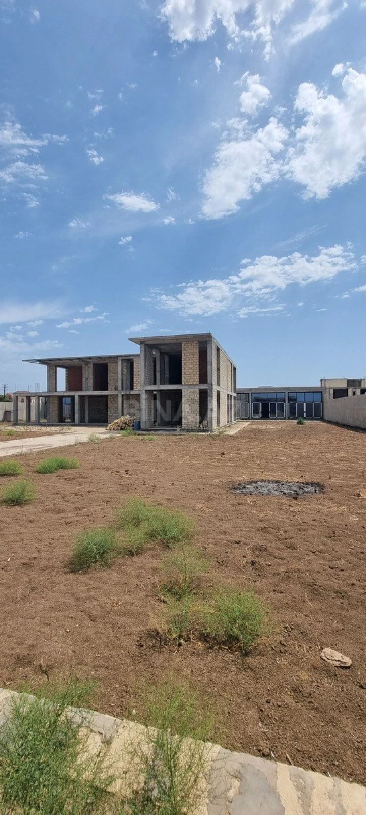 Satılır 10 otaqlı həyət evi 1200 m²