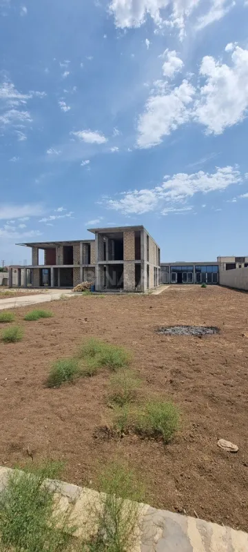 Satılır 10 otaqlı həyət evi 1200 m²