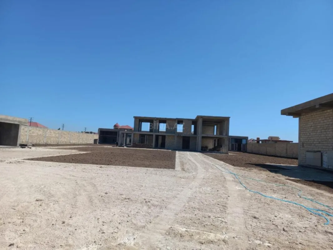 Satılır 10 otaqlı həyət evi 1200 m²