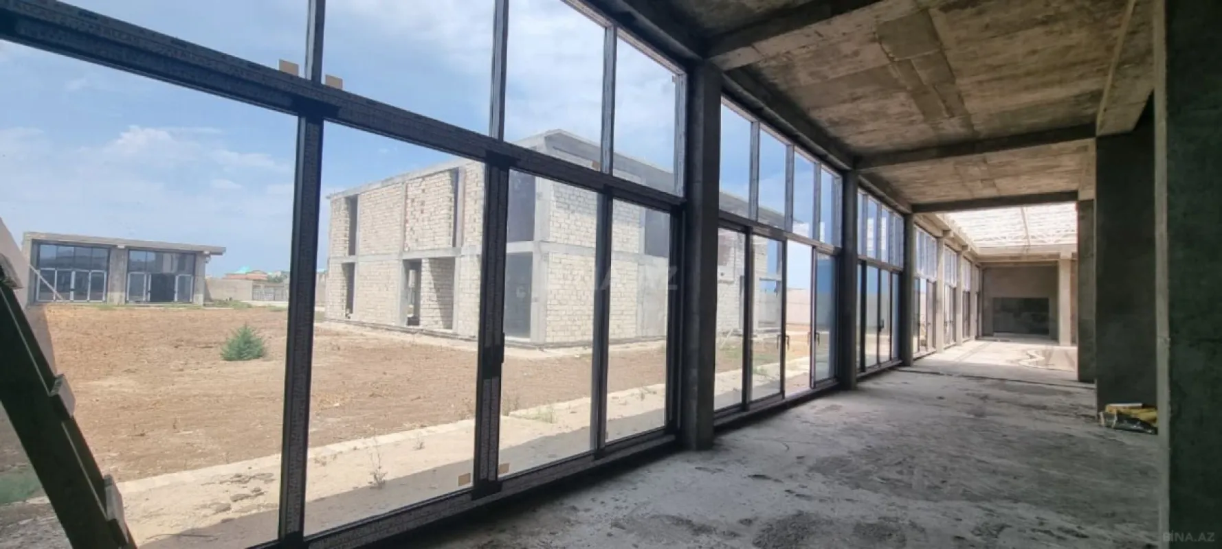 Satılır 10 otaqlı həyət evi 1200 m²