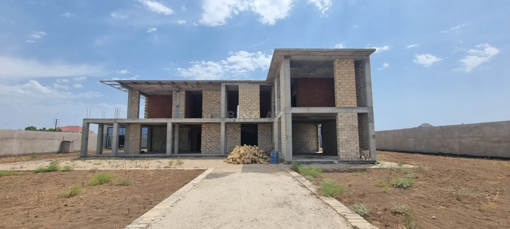 Satılır 10 otaqlı həyət evi 1200 m²