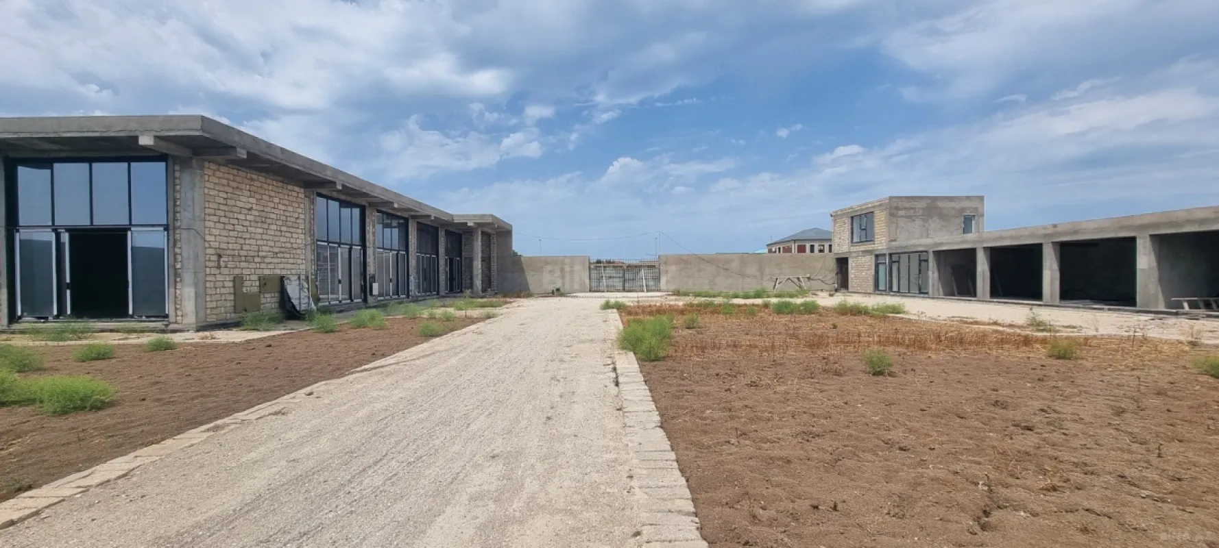 Satılır 10 otaqlı həyət evi 1200 m²