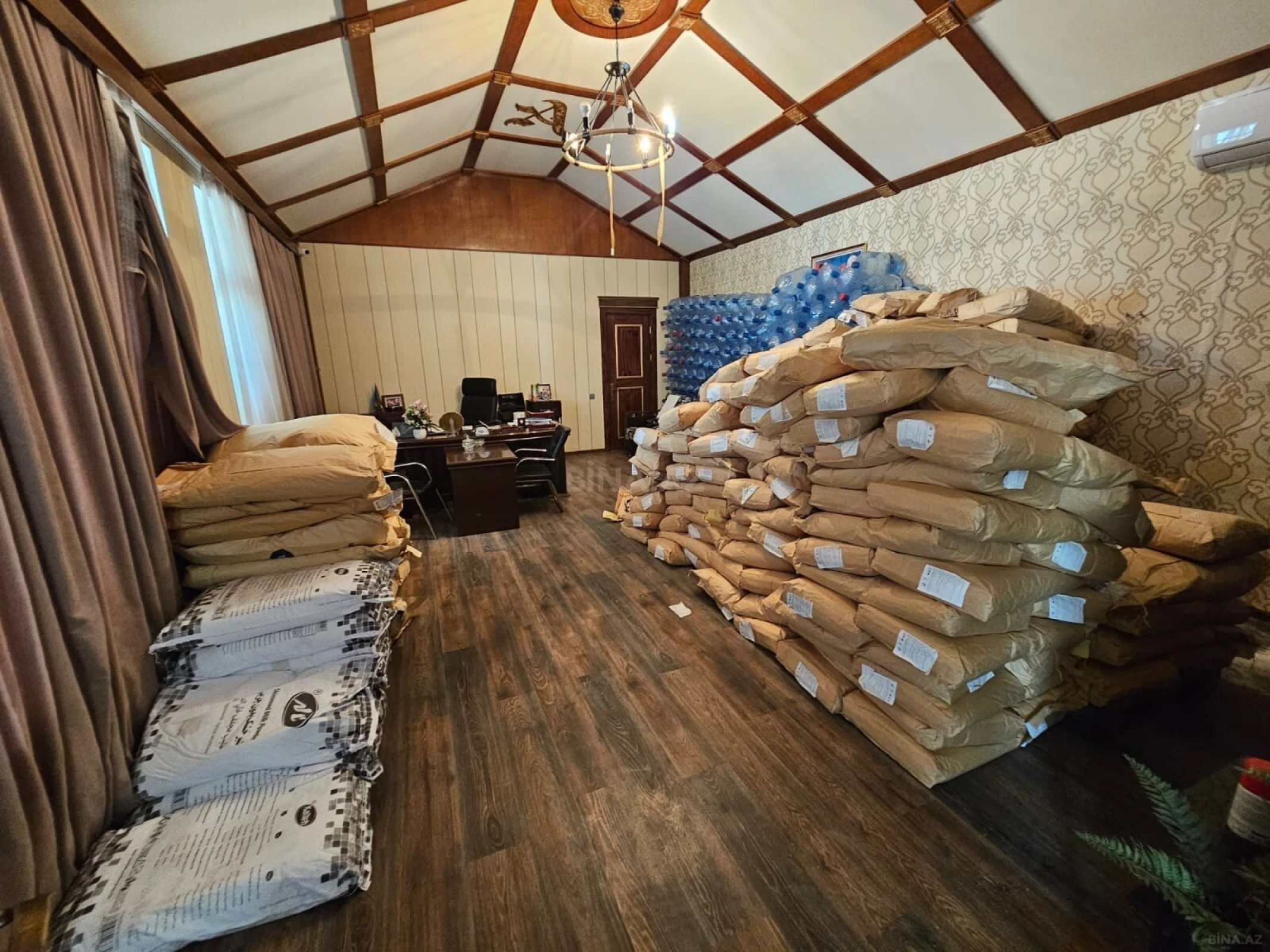 Satılır obyekt 700 m²