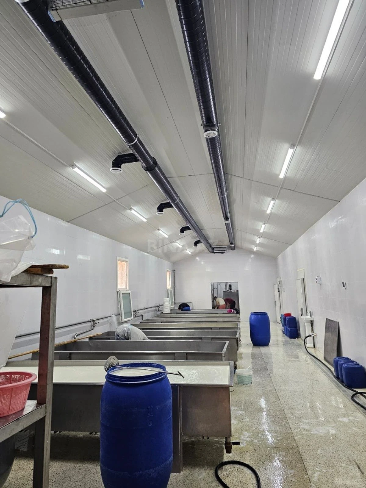 Satılır obyekt 700 m²