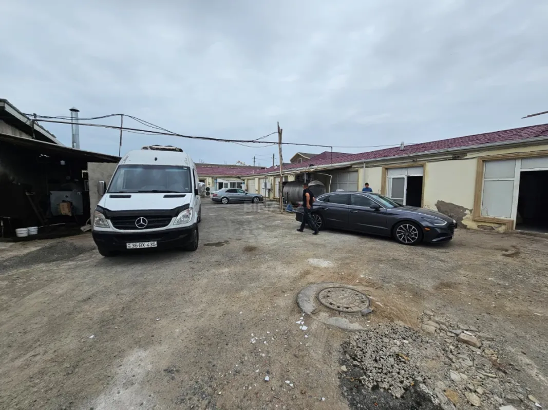 Satılır obyekt 700 m²