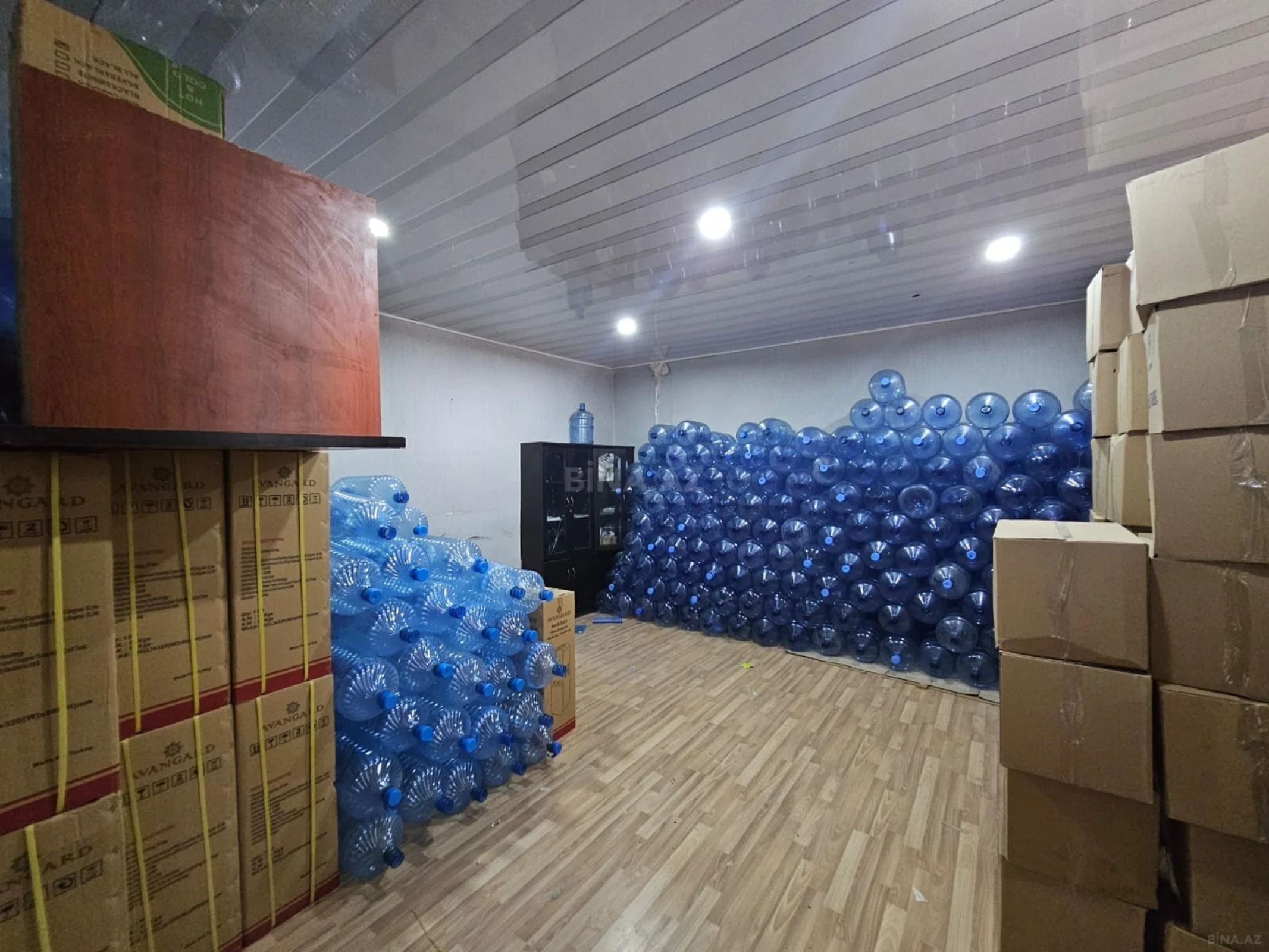 Satılır obyekt 700 m²