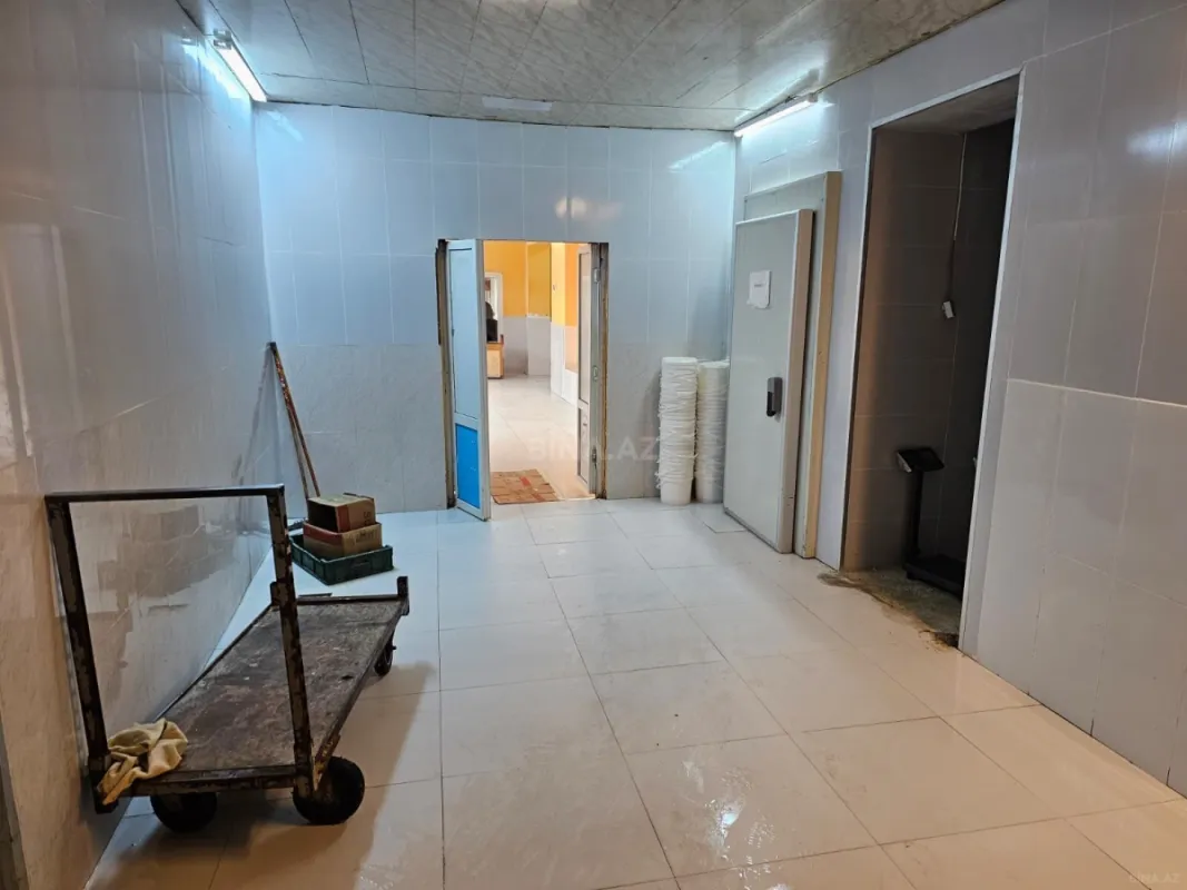 Satılır obyekt 700 m²