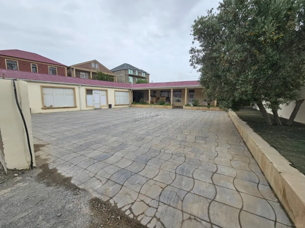 Satılır obyekt 700 m²