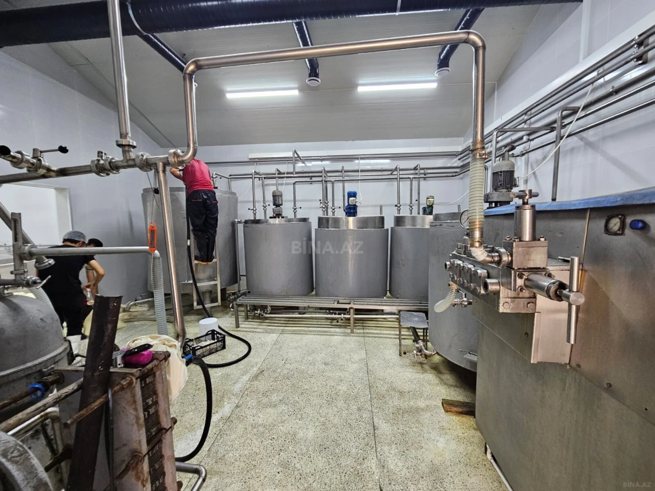 Satılır obyekt 700 m²