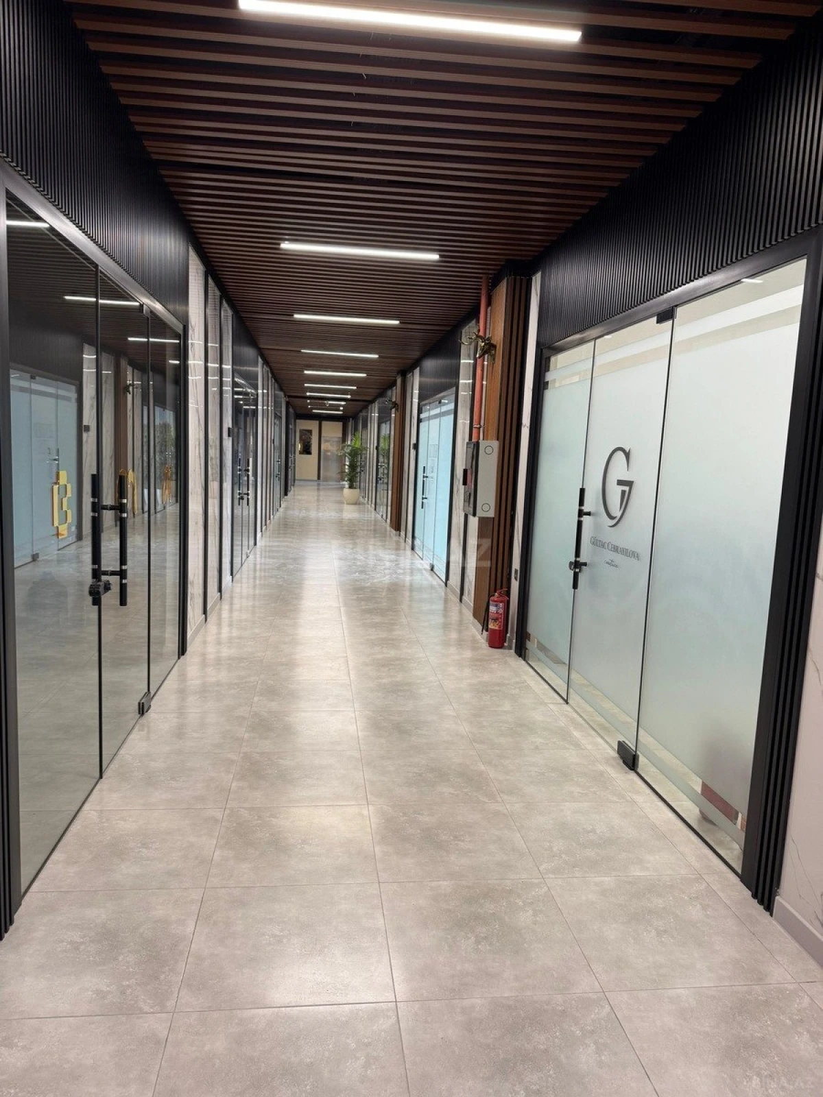 Kirayə verilir 1 otaqlı ofis 27 m²