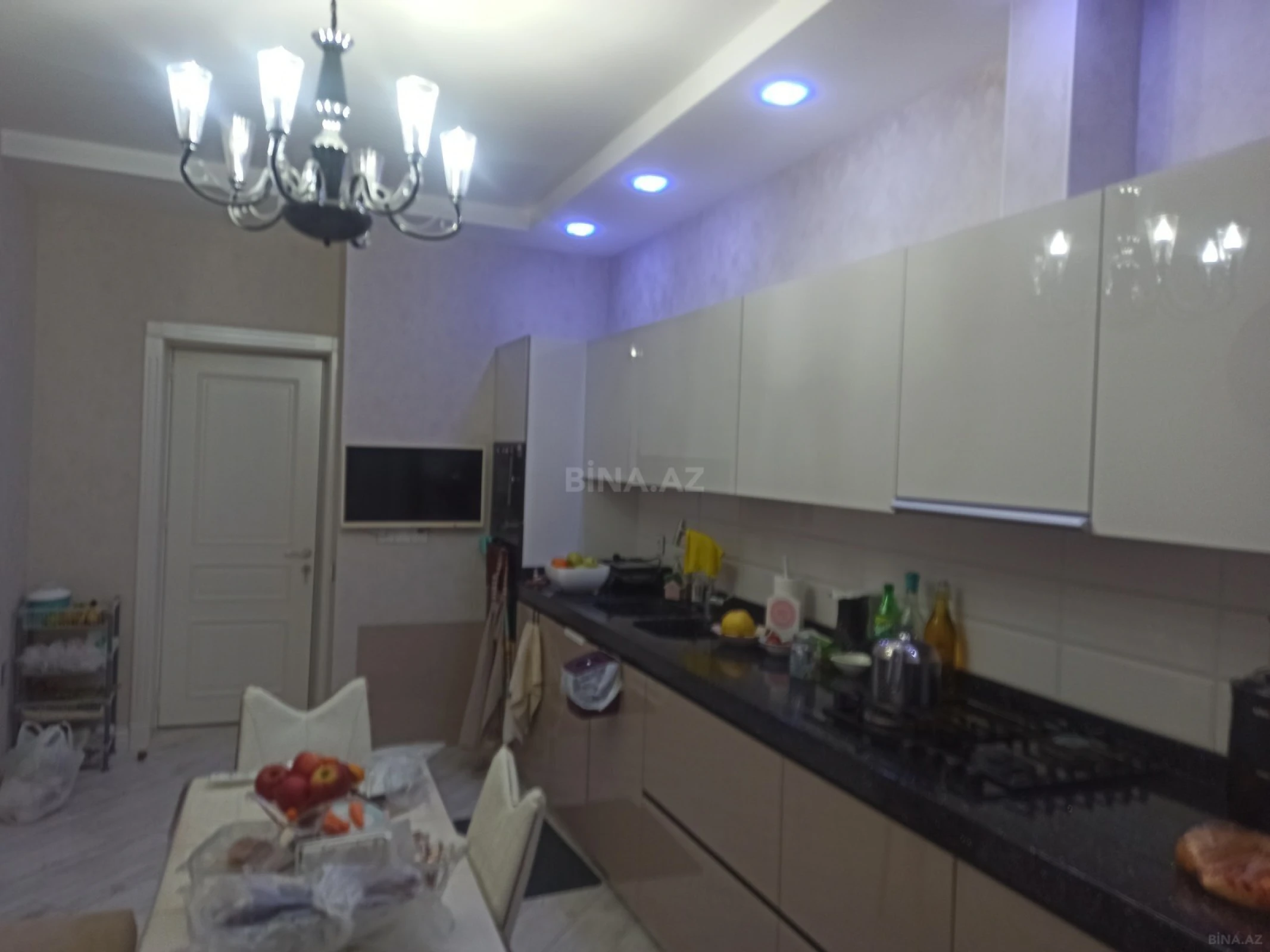 Satılır 4 otaqlı mənzil 147 m²