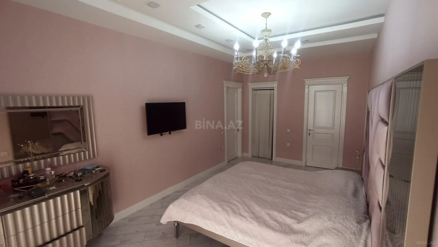 Satılır 4 otaqlı mənzil 147 m²