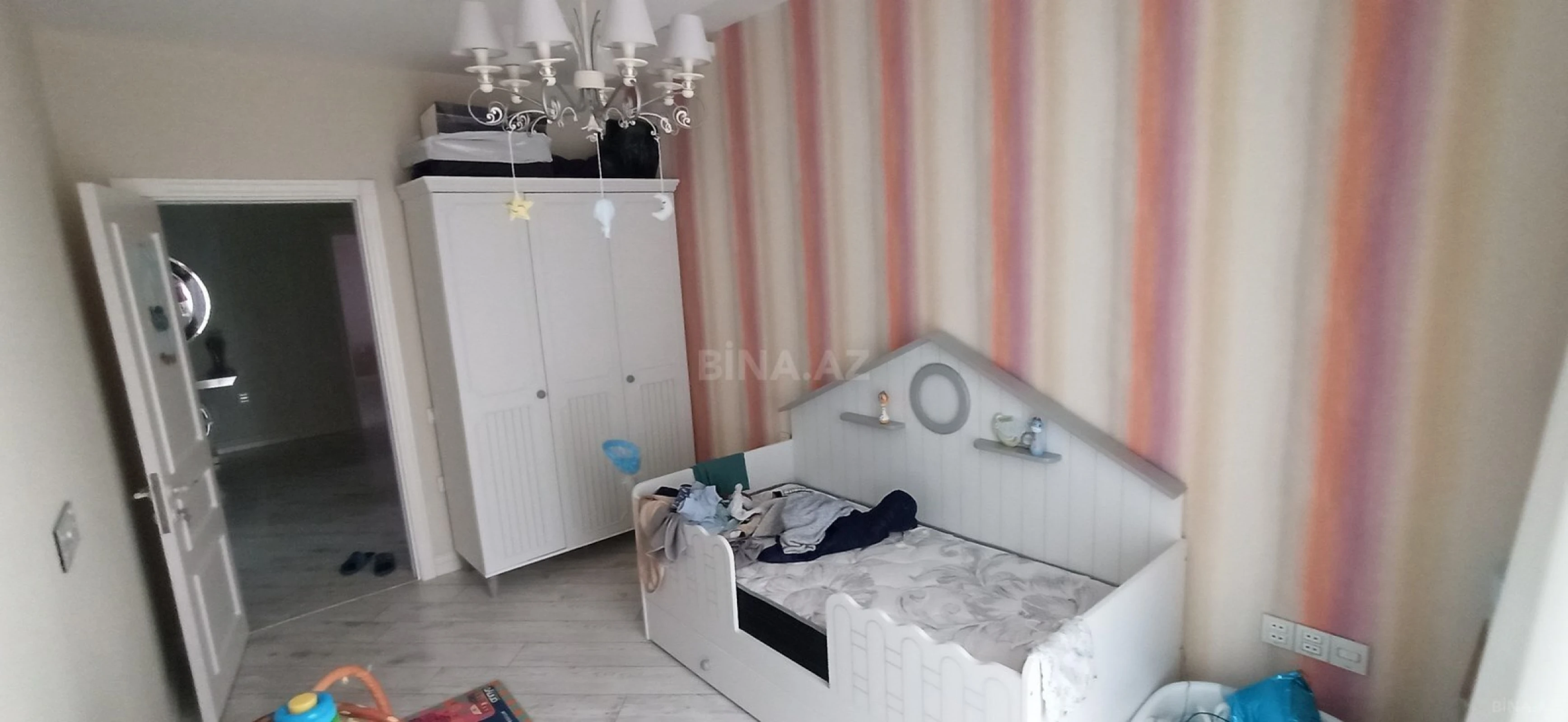 Satılır 4 otaqlı mənzil 147 m²