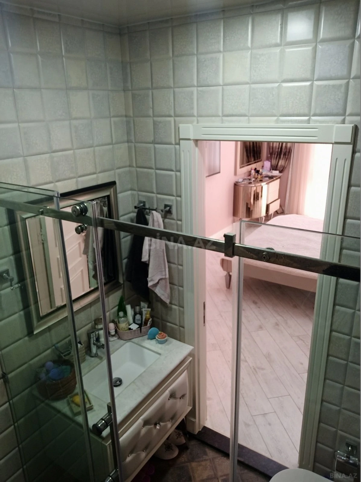 Satılır 4 otaqlı mənzil 147 m²
