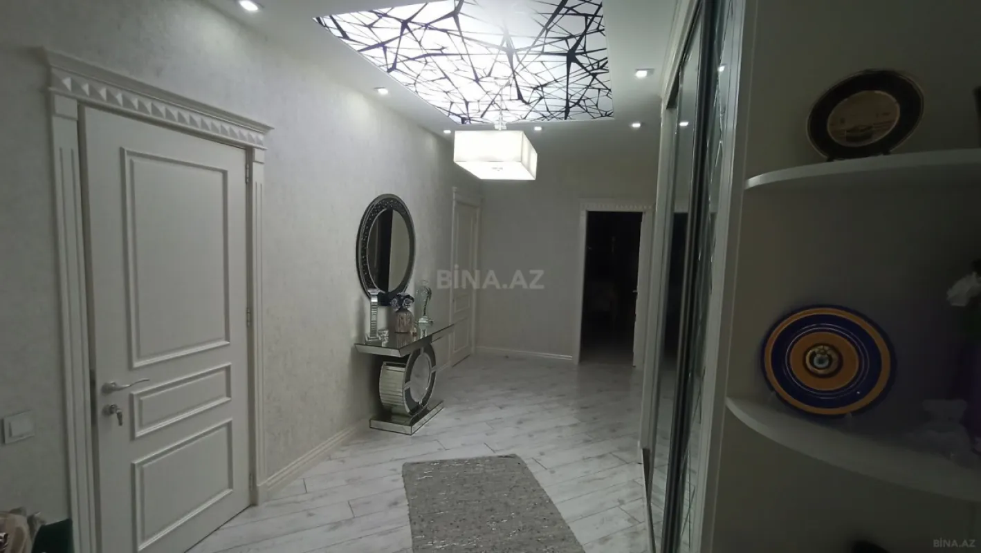 Satılır 4 otaqlı mənzil 147 m²