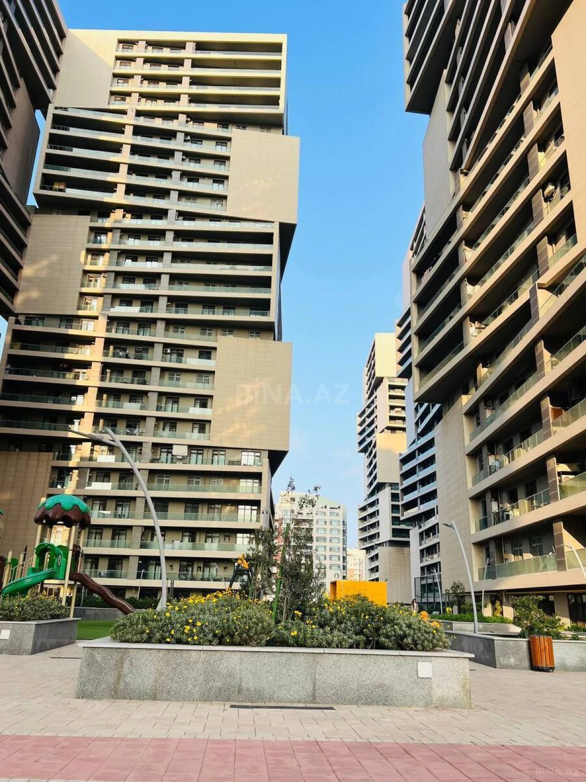 Kirayə verilir 3 otaqlı mənzil 148 m²