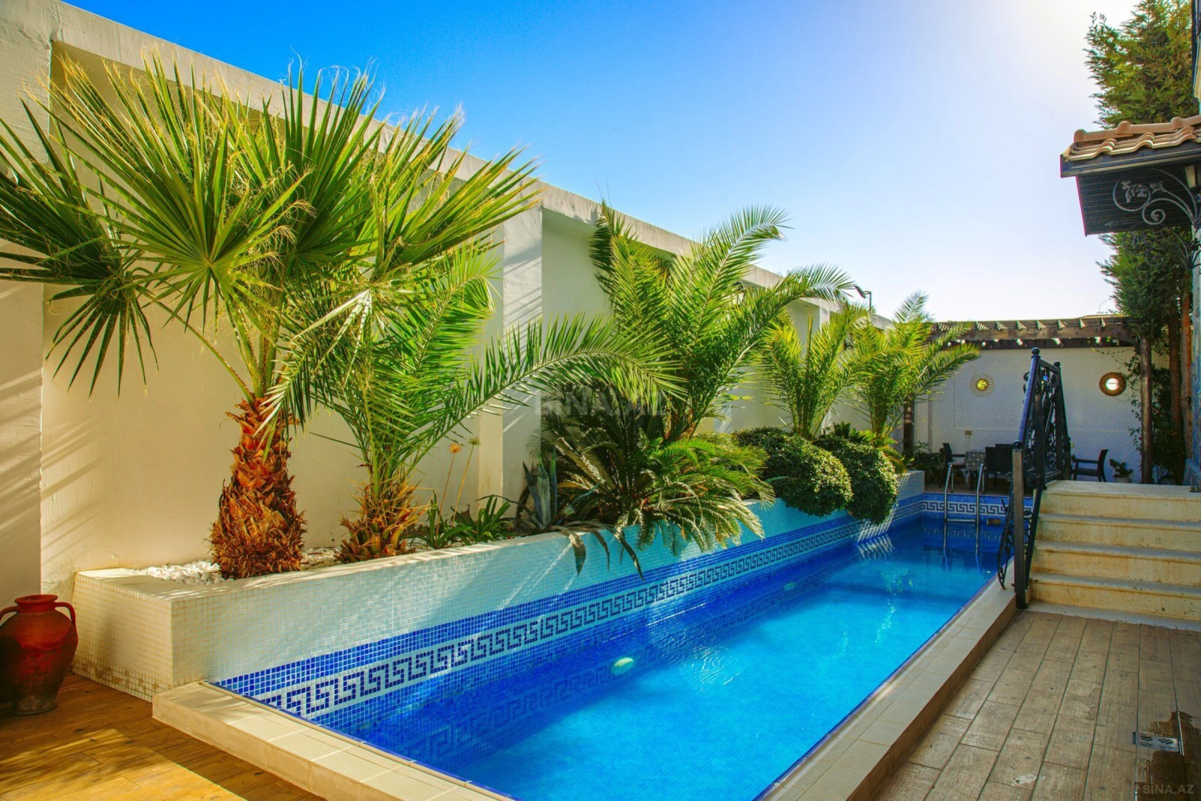 Kirayə verilir 16 otaqlı həyət evi 700 m²