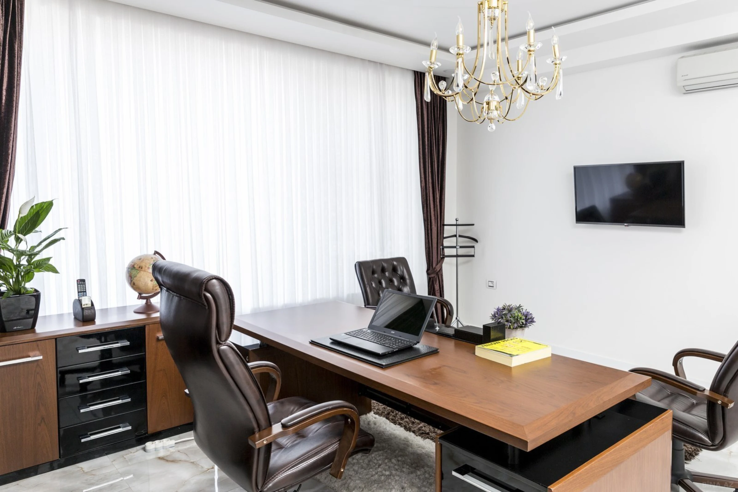 Kirayə verilir 16 otaqlı həyət evi 700 m²