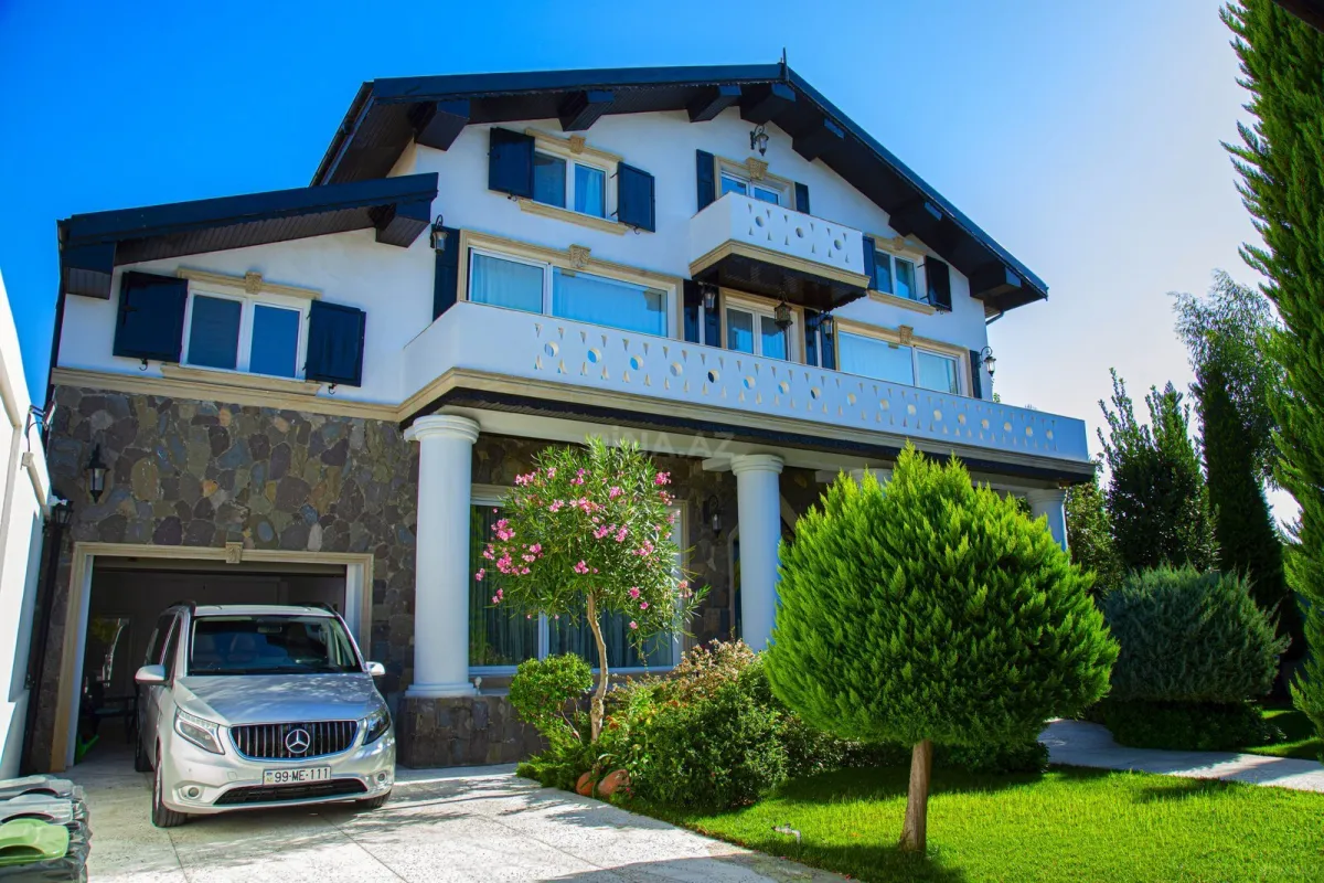 Kirayə verilir 16 otaqlı həyət evi 700 m²