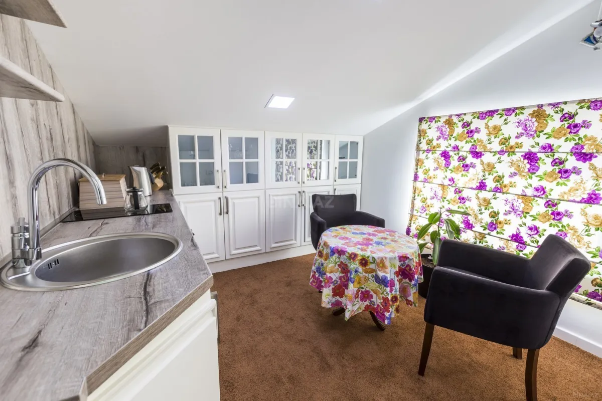 Kirayə verilir 16 otaqlı həyət evi 700 m²