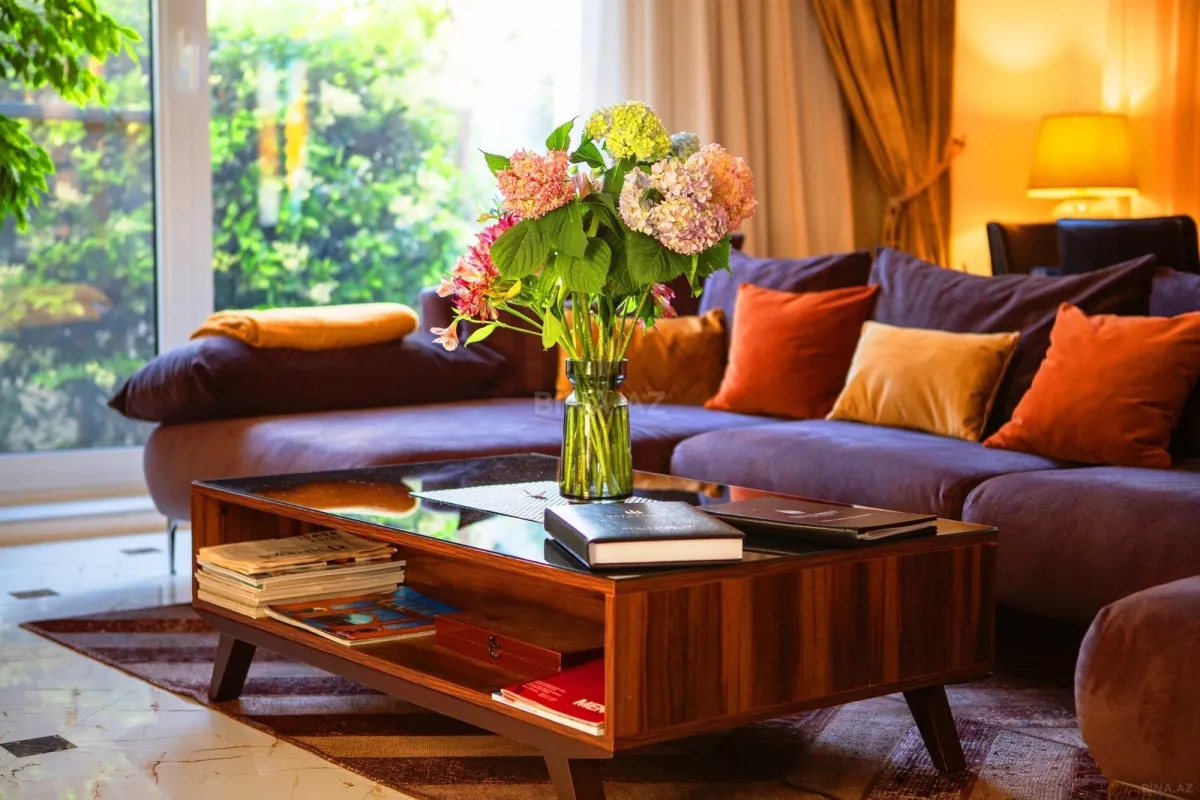 Kirayə verilir 16 otaqlı həyət evi 700 m²