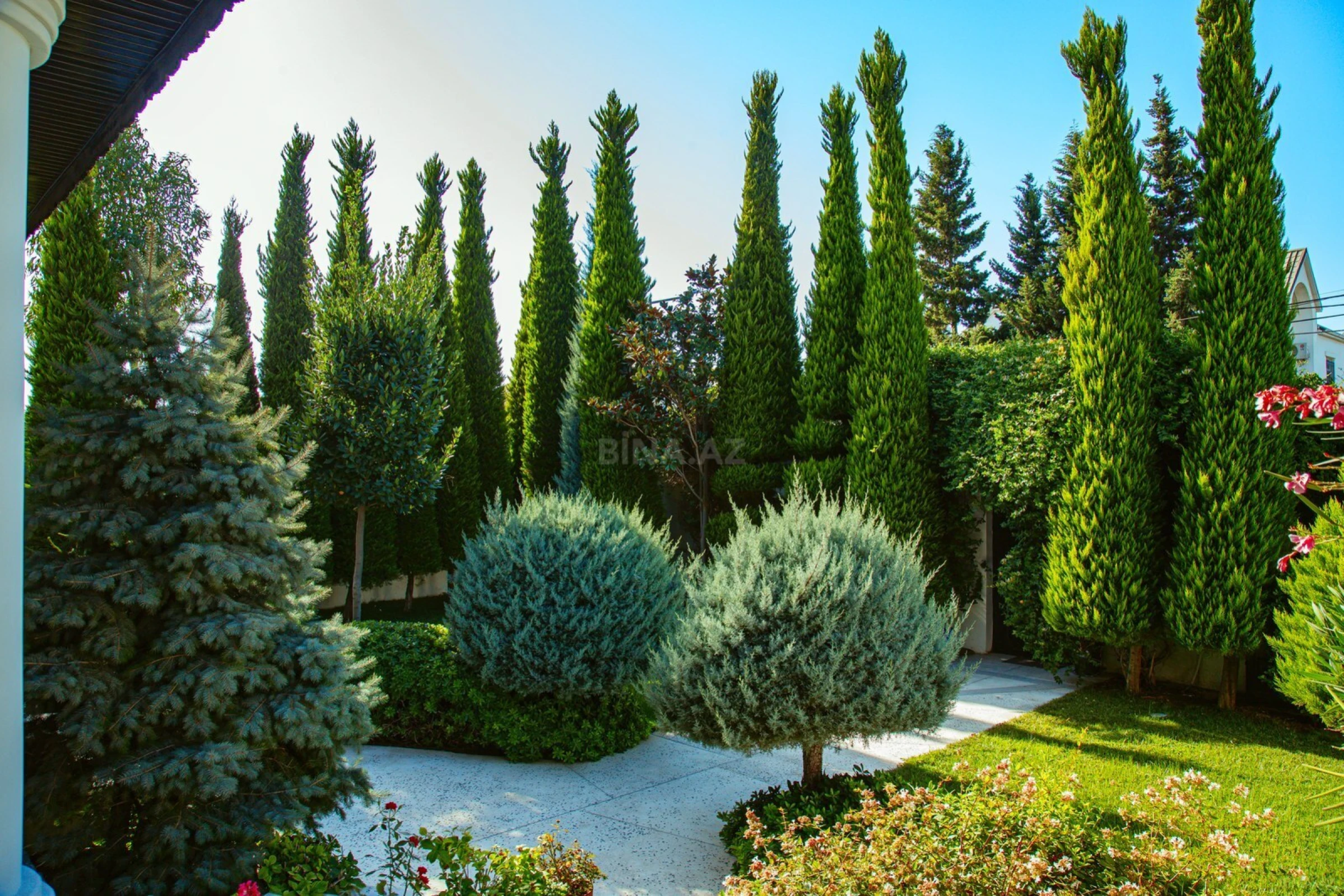 Kirayə verilir 16 otaqlı həyət evi 700 m²