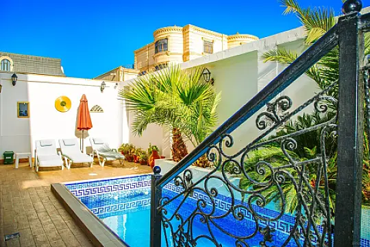 Kirayə verilir 16 otaqlı həyət evi 700 m²