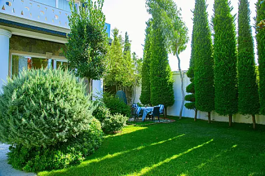 Kirayə verilir 16 otaqlı həyət evi 700 m²