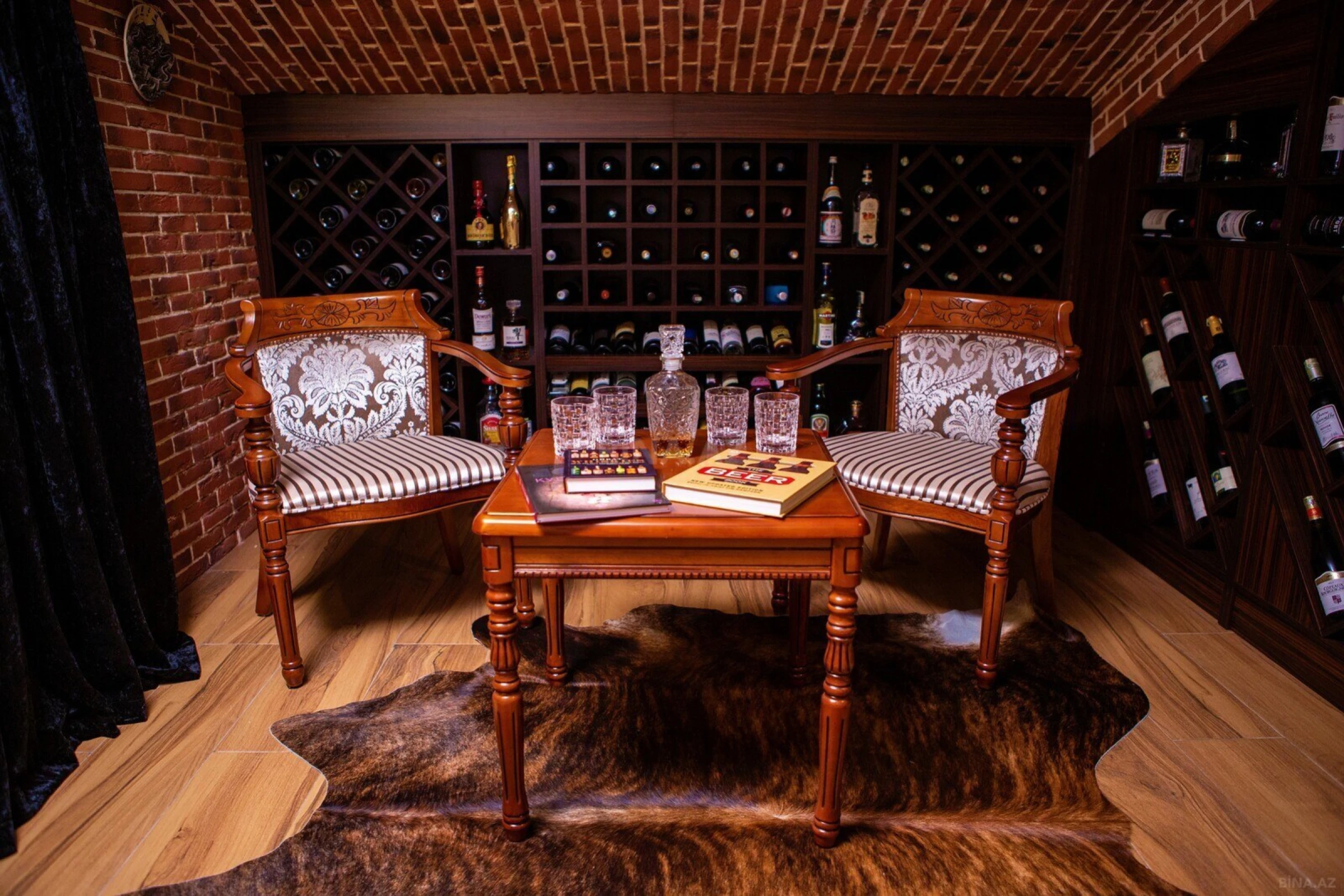 Kirayə verilir 16 otaqlı həyət evi 700 m²