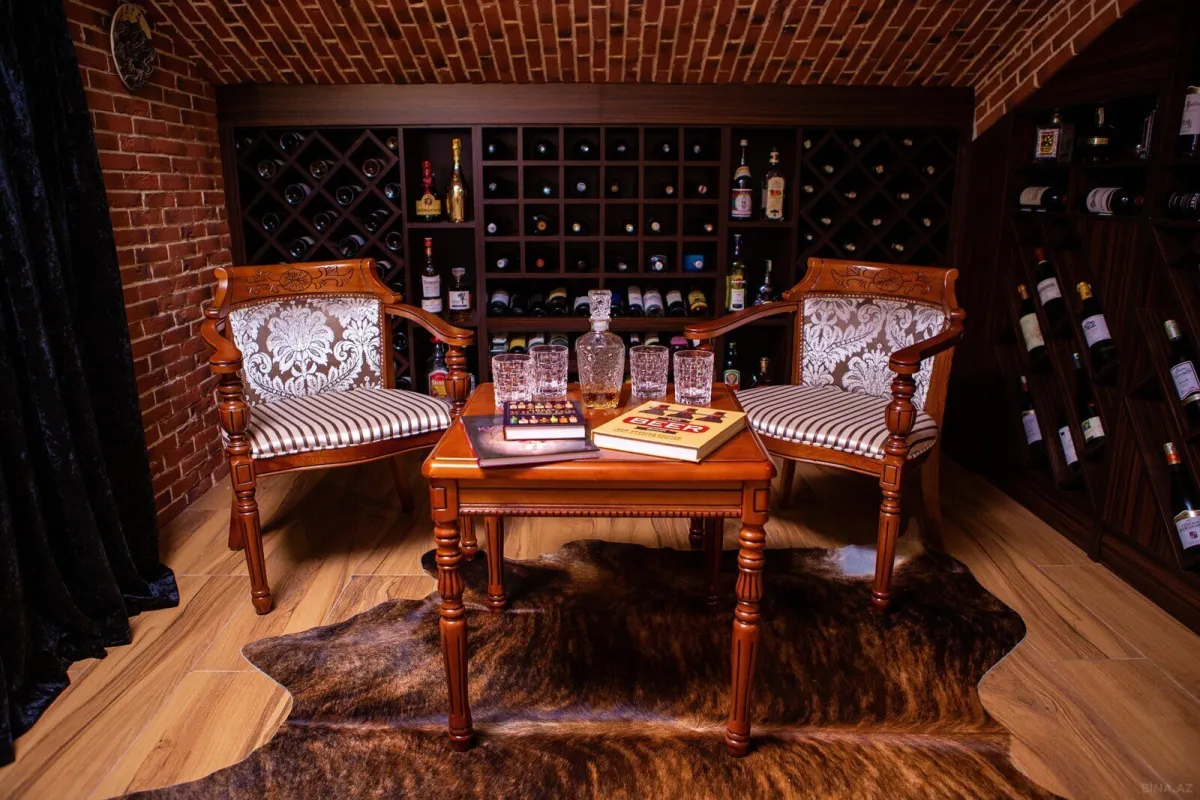 Kirayə verilir 16 otaqlı həyət evi 700 m²