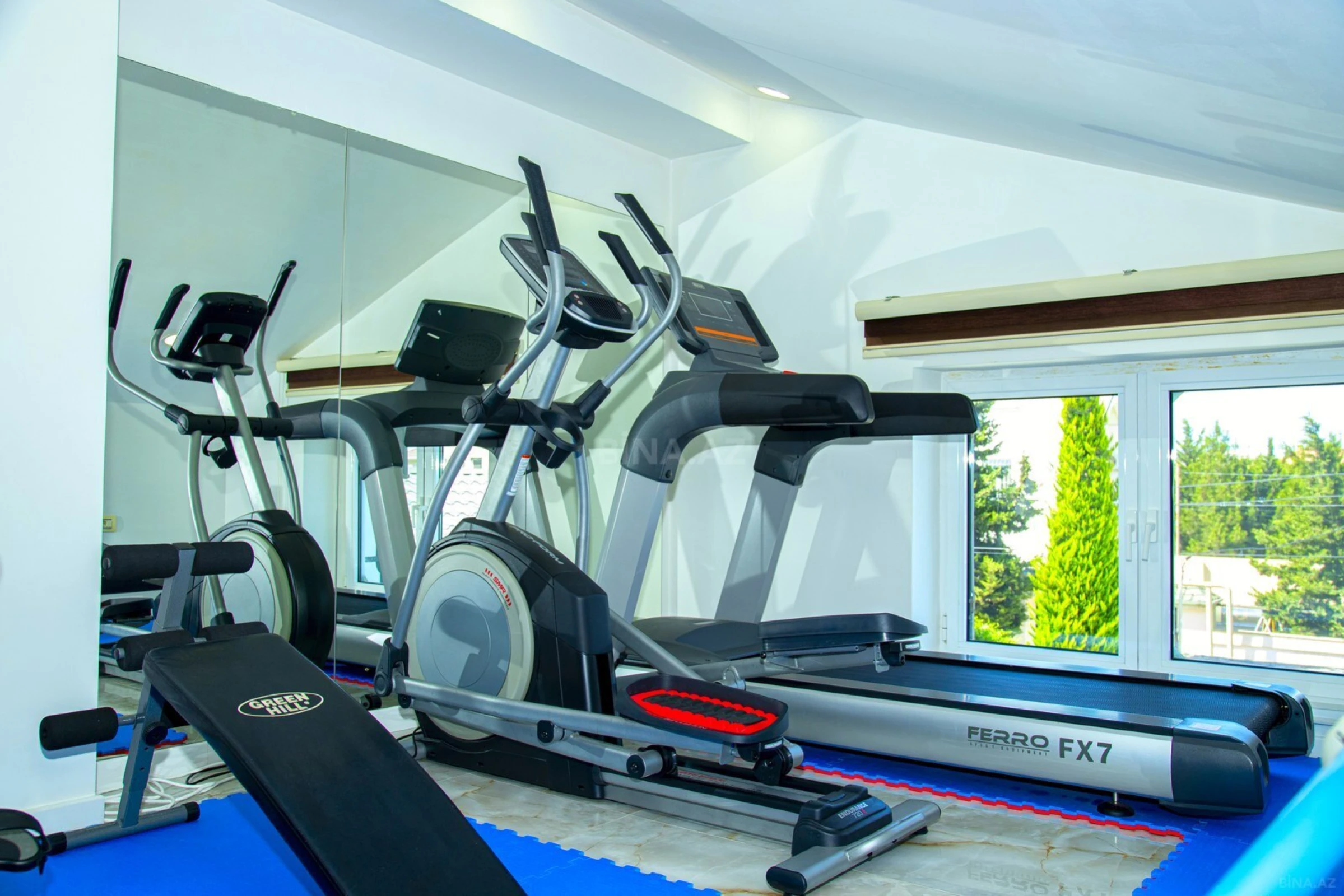 Kirayə verilir 16 otaqlı həyət evi 700 m²