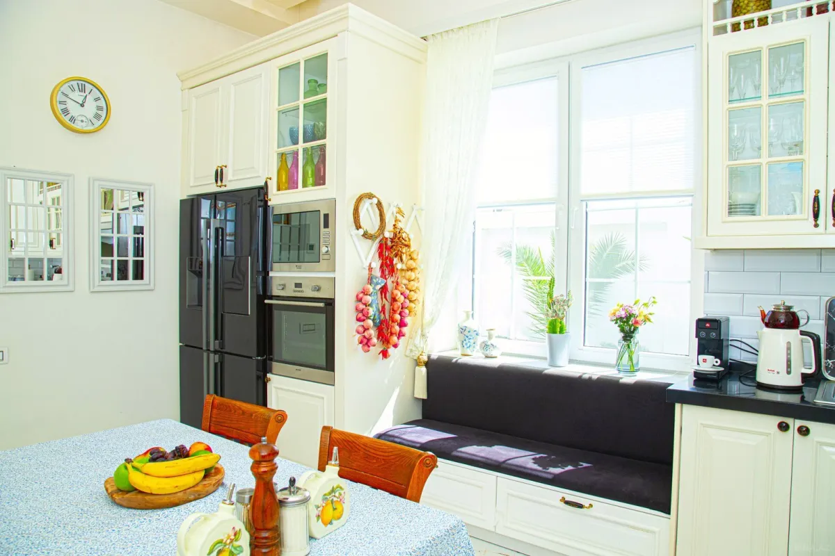 Kirayə verilir 16 otaqlı həyət evi 700 m²