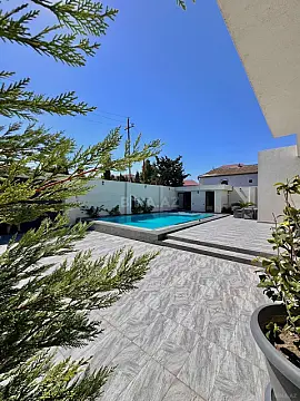 Kirayə verilir 4 otaqlı həyət evi 250 m²