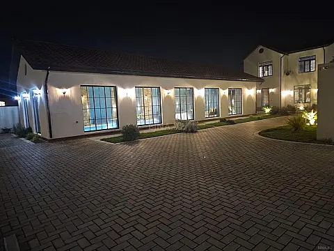 Kirayə verilir 5 otaqlı həyət evi 450 m²
