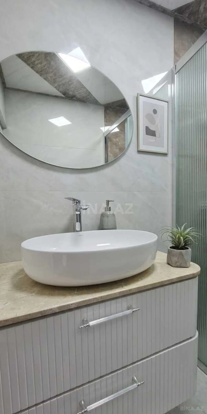 Satılır 2 otaqlı mənzil 67 m²