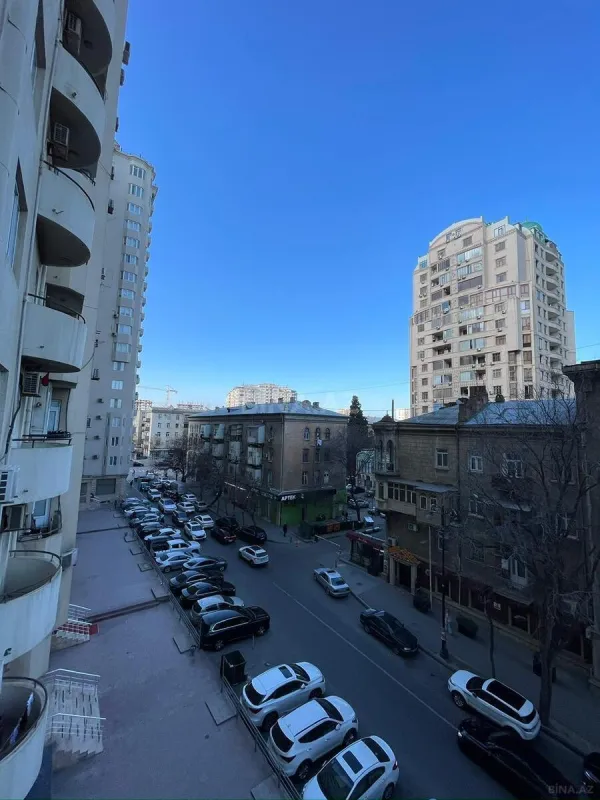 Satılır 4 otaqlı mənzil 170 m²