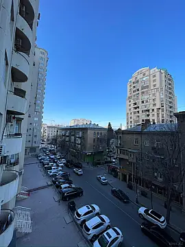 Satılır 4 otaqlı mənzil 170 m²