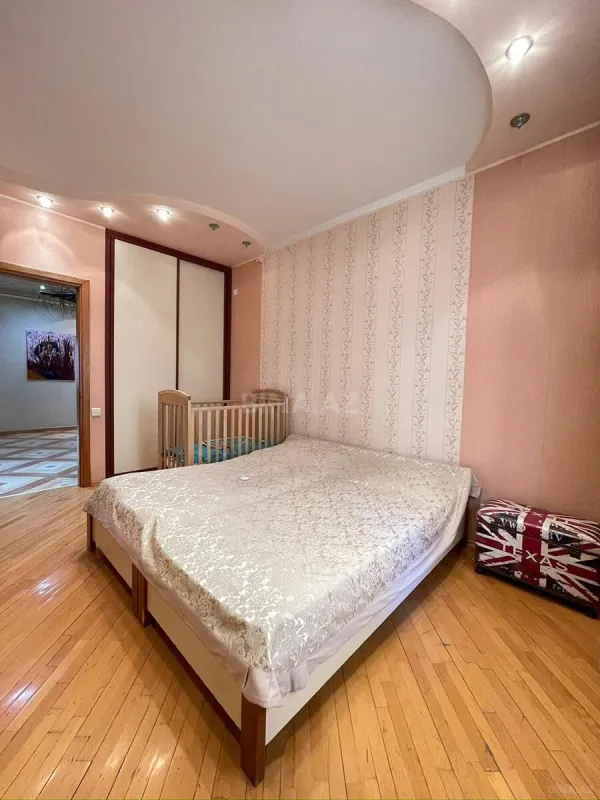 Satılır 4 otaqlı mənzil 170 m²