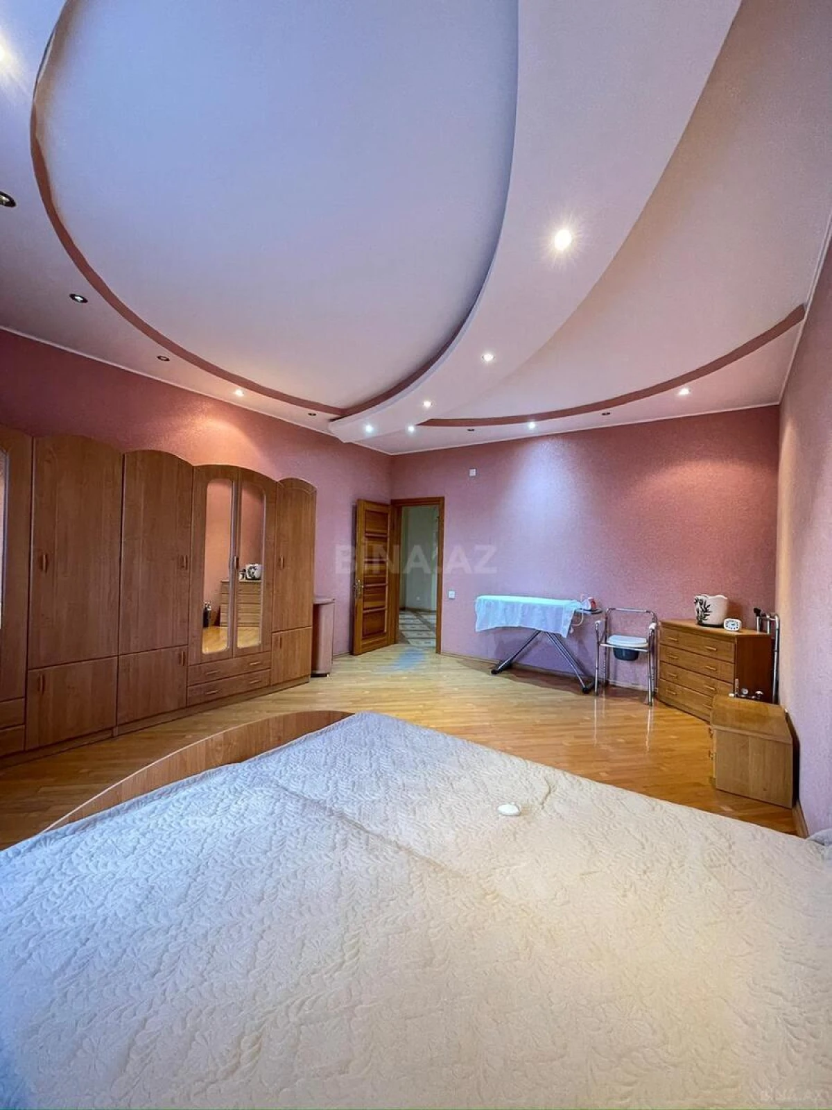 Satılır 4 otaqlı mənzil 170 m²