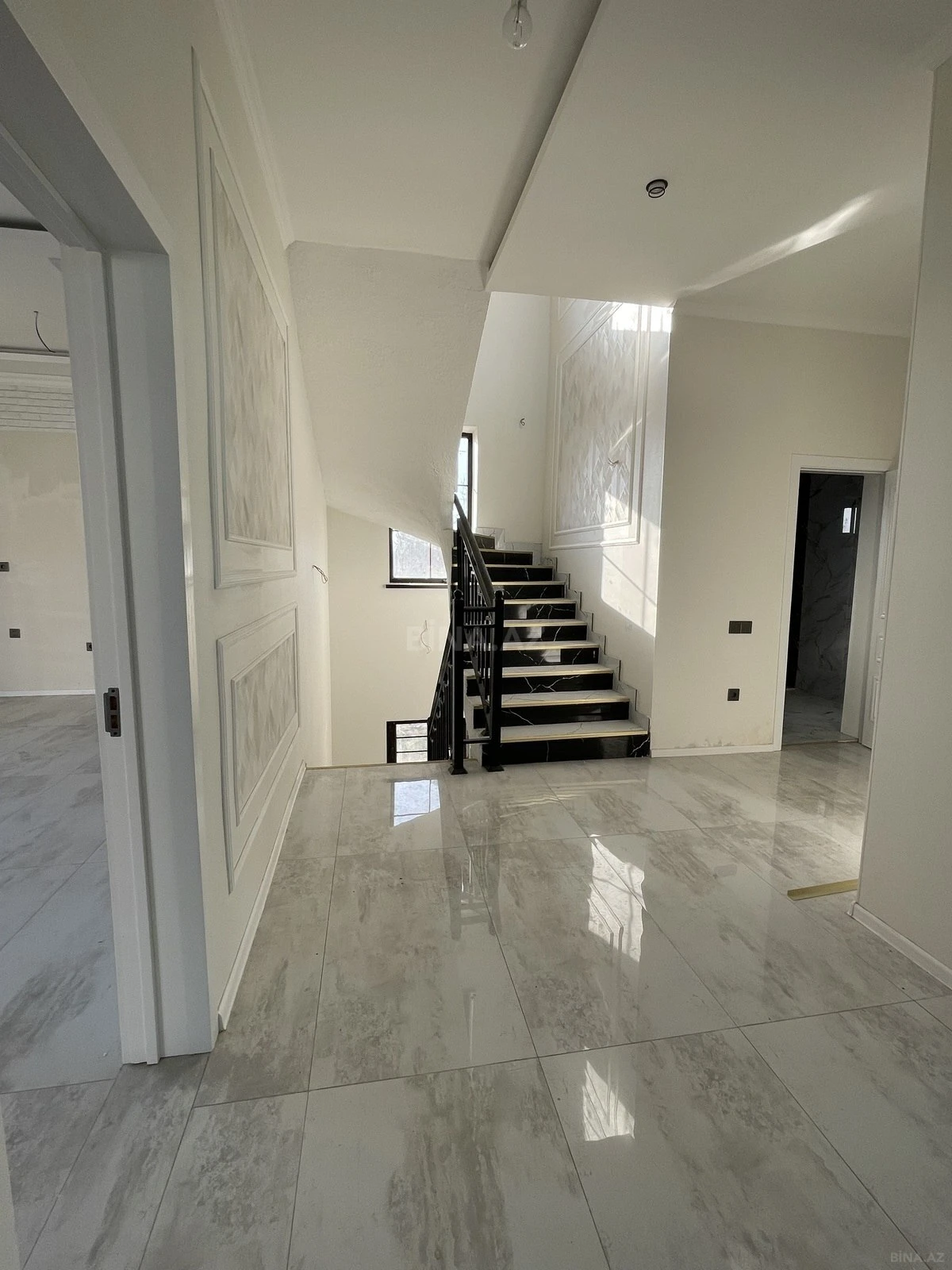Satılır 11 otaqlı həyət evi 370 m²