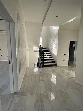 Satılır 11 otaqlı həyət evi 370 m²