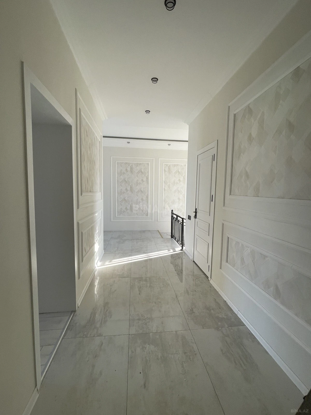 Satılır 11 otaqlı həyət evi 370 m²