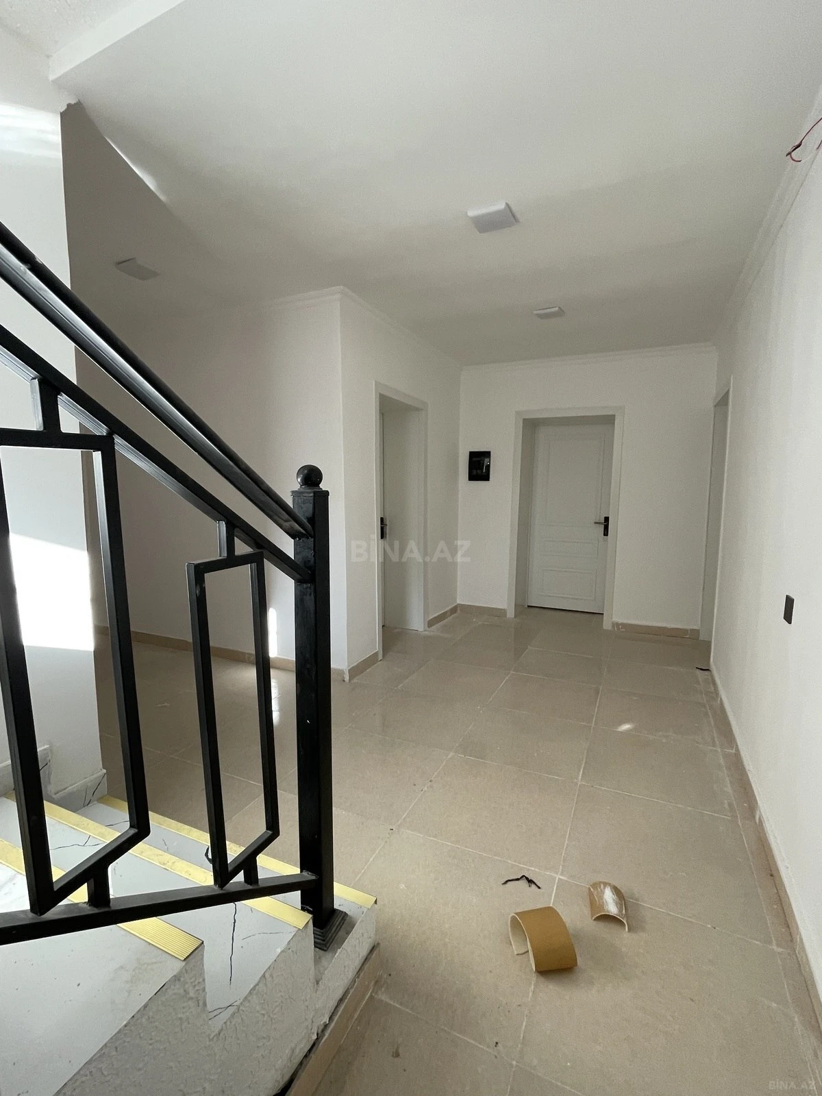 Satılır 11 otaqlı həyət evi 370 m²