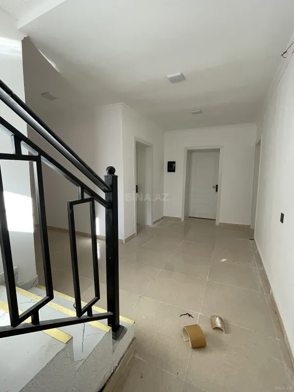 Satılır 11 otaqlı həyət evi 370 m²