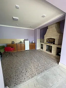 Satılır 11 otaqlı həyət evi 370 m²