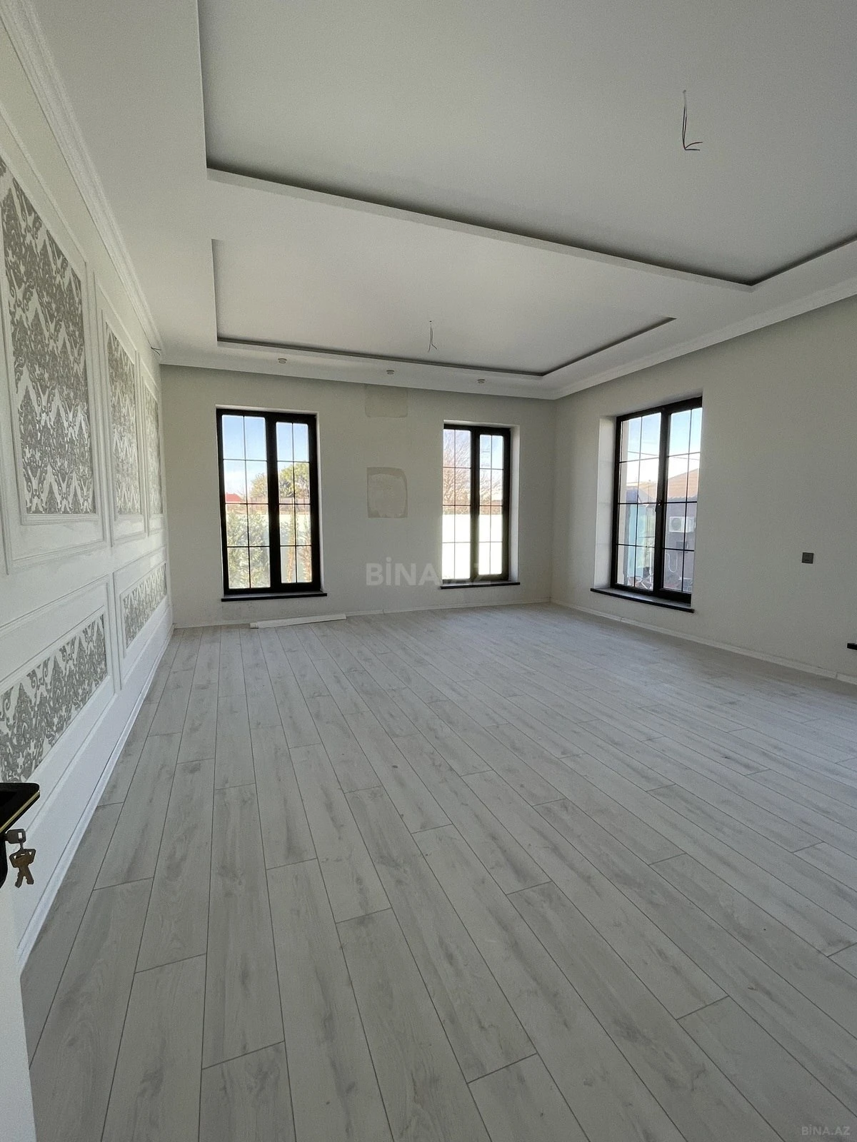 Satılır 11 otaqlı həyət evi 370 m²