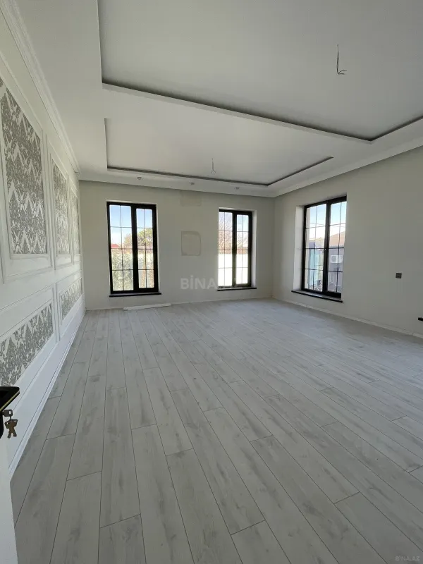 Satılır 11 otaqlı həyət evi 370 m²