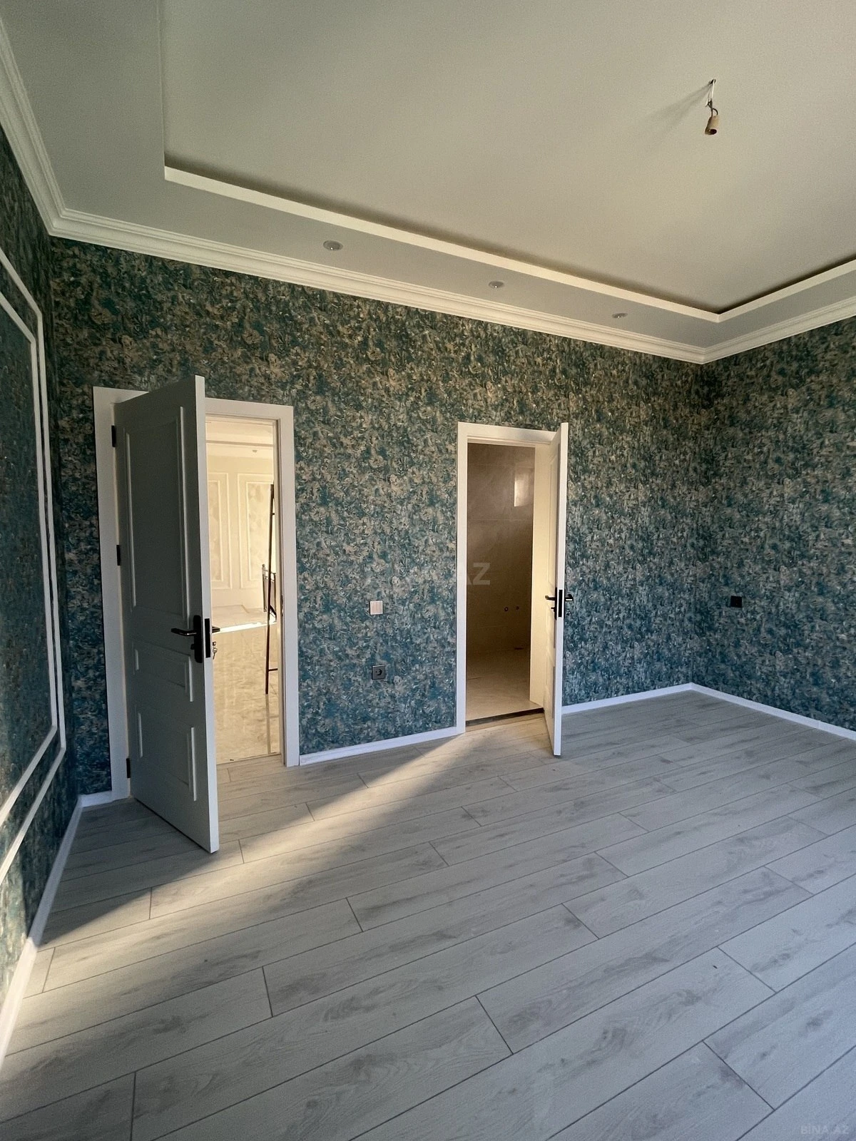 Satılır 11 otaqlı həyət evi 370 m²